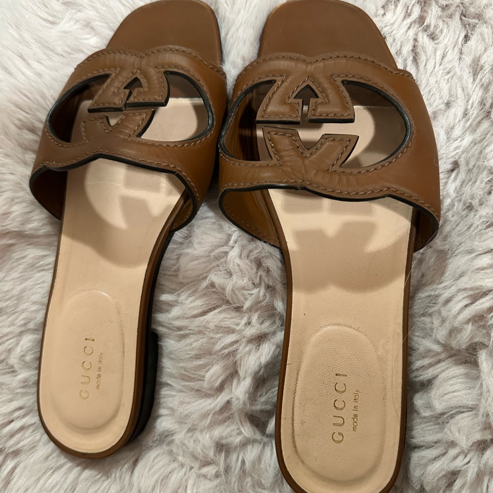 WOMEN'S INTERLOCKING G CUT-OUT SLIDE